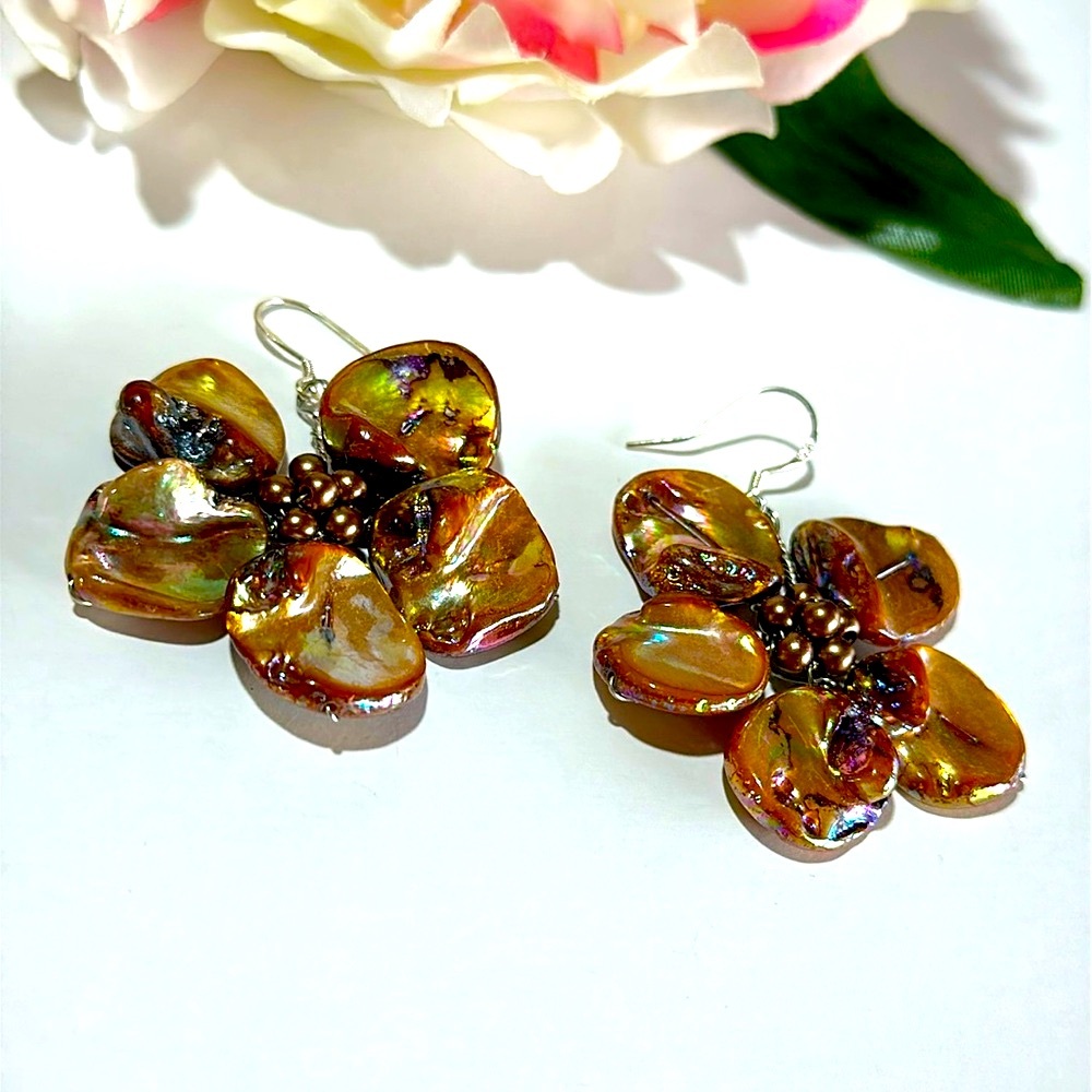 Brown stunning shell flower earrings